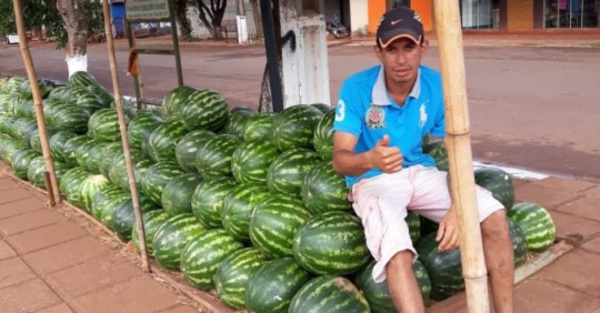 Vendedor de sandias en problemas con la Muni