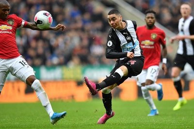 Batacazo del Newcastle y gran partido de Almirón