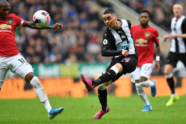 Batacazo del Newcastle y gran partido de Almirón