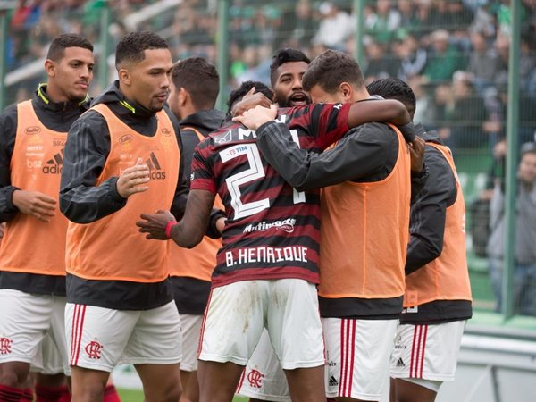 El Flamengo sigue mandando en Brasil