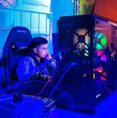 Finalista del Fornite realizó demostración en el Tigo Campus Media
