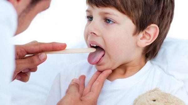 HOY / Amigdalitis y adenoides, afecciones más frecuentes en niños antes de los 7 años