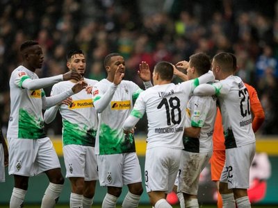 El Borussia Mönchengladbach golea y asalta el liderato