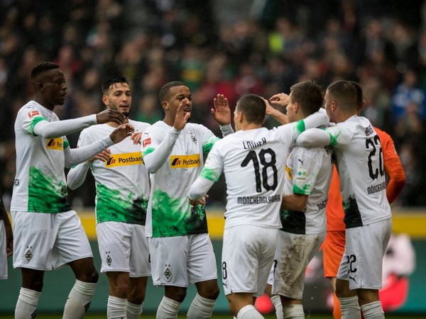 El Borussia Mönchengladbach golea y asalta el liderato