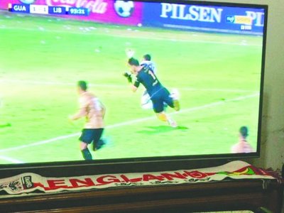 "Llevó el cel al cuarto árbitro"
