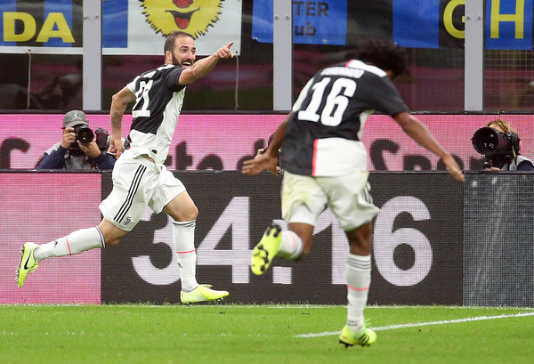 Juventus le saca el invicto al Inter y es nuevo líder del Calcio