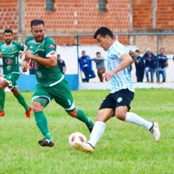 HOY / Caaguazú vence a Guaireña y 12 recupera el liderato