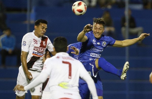 Sol castiga a River y asoma en la parte alta