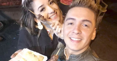 ¡Le compró asadito por su aniversario!
