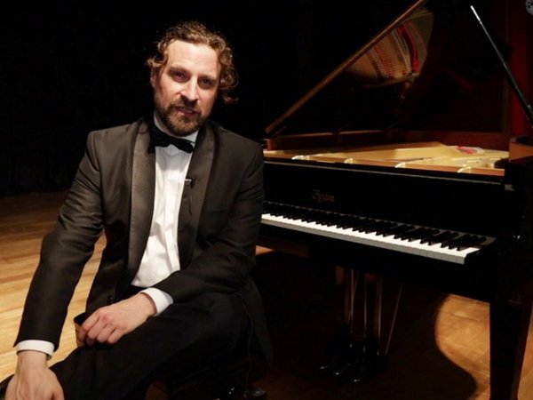 Pianista español José Luis Nieto toca icónica suite Iberia de Albéniz