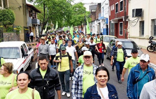 Docentes exigen calidad, pero no dan clases a niños - Locales - ABC Color