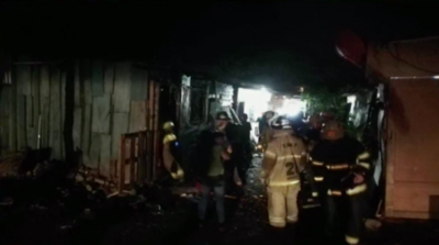 HOY / Incendio afectó a dos viviendas en Roberto L. Petit