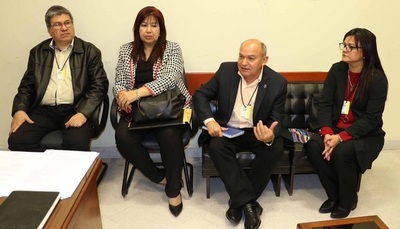 Bicameral de presupuesto recibe a autoridades de la UNA