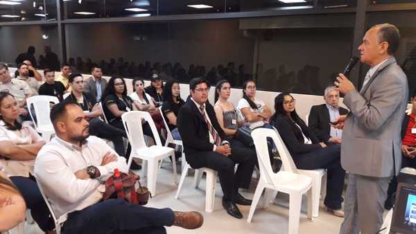 Seminario en Documentología y Balística Forense” en CDE