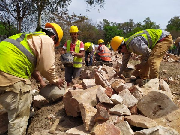 Instalan nuevo vallado perimetral en el predio del Botánico