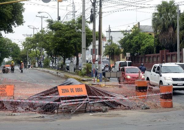 Al menos seis meses más de cierres por obras de alcantarillado en Asunción - Nacionales - ABC Color