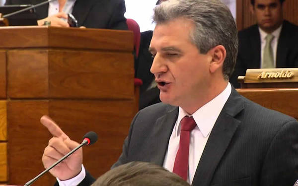 Bacchetta pide renuncia del titular del Indert