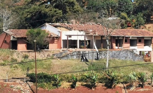 Invasor de la "Casa del Terror" baleado tras riña en el asentamiento