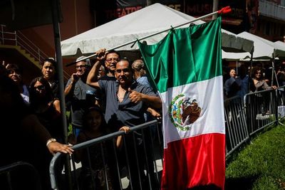 Dolor y reconocimiento a la figura de José José en su despedida en Miami  - Gente - ABC Color