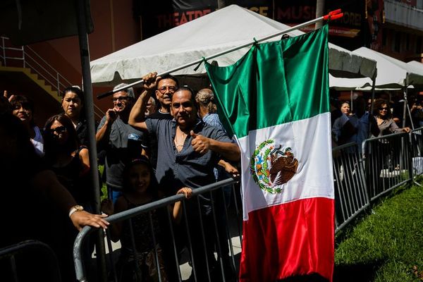 Dolor y reconocimiento a la figura de José José en su despedida en Miami - Gente - ABC Color