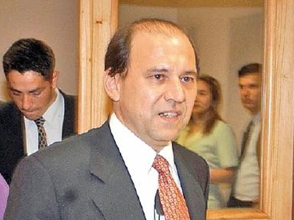 Fallo está firme y exministro debe volver a la Corte, asegura abogada