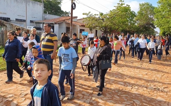 Escolares salen a las calles hartos de robos en su escuela