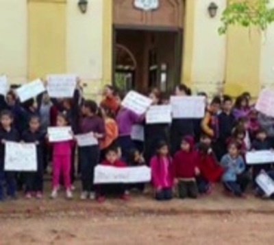 Cansados de robos a su escuela, niños marchan contra la inseguridad - Paraguay.com