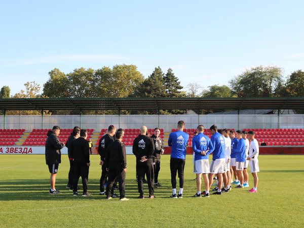 Primera movilización albirroja en Serbia