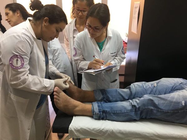 Hongos en los pies, acapara consultas en Podología de Clínicas