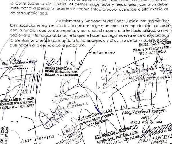 Magistrados del Alto Paraná apoyan a ministra para colocar fotografía de autoridades