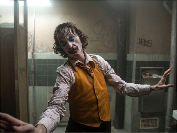 Actor de Joker emociona a sus fans apareciendo en varias salas de cine