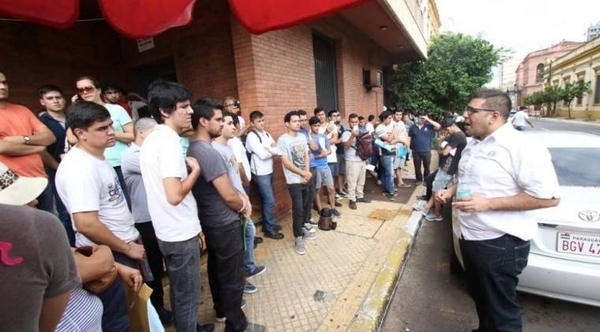 HOY / Objeción de conciencia: piden cambio de representante por otro de un "castellano más fluido"