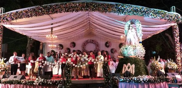 Una multitud honró a la Virgen del Rosario en Luque - Nacionales - ABC Color