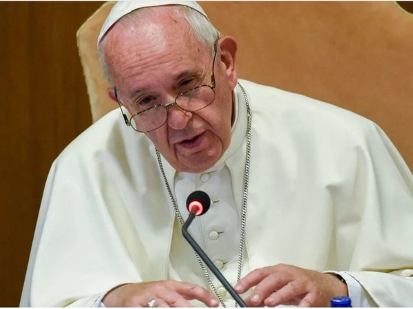 El papa criticó la discriminación de argentinos hacia paraguayos