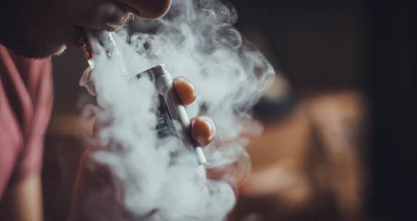 Humo del cigarrillo electrónico causa cáncer en ratones de laboratorio