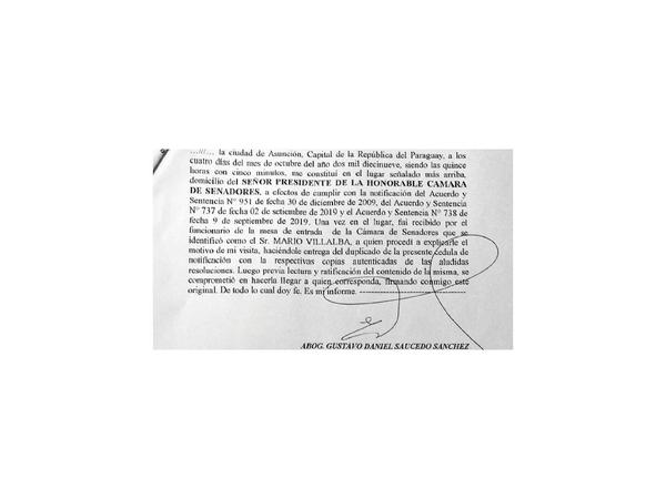 El ujier admite que llevó los documentos a la Cámara Alta