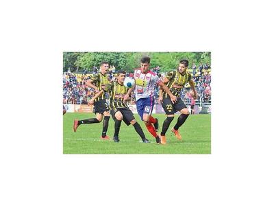 Guaraní y Carapeguá pelean por el ascenso