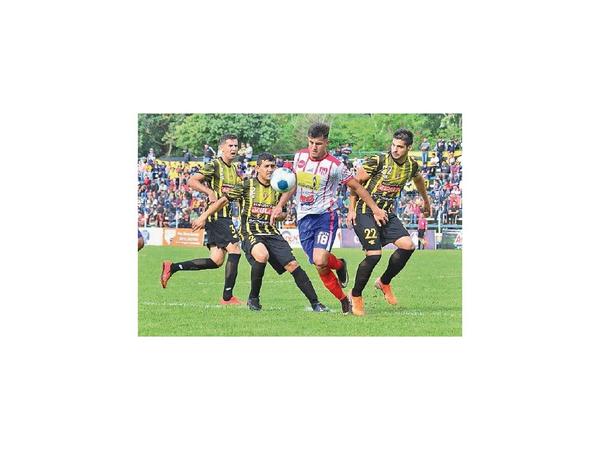 Guaraní y Carapeguá pelean por el ascenso