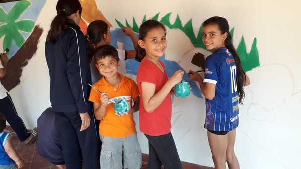 Escolares de San Blas aprenden y pintan mural ecológico