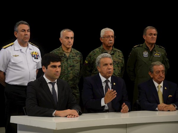Lenín Moreno traslada sede de Gobierno y culpa a Correa de intento de golpe