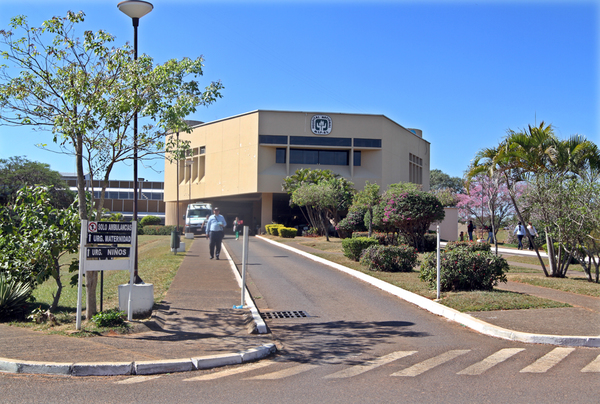 Cooperación francesa apunta a revitalizar el Hospital Nacional de Itauguá | .::Agencia IP::.