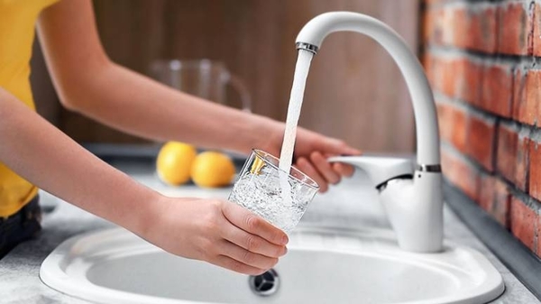 HOY / Aguaterías de San Lorenzo siguen suministrando agua contaminada