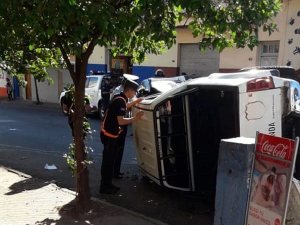 Accidente de tránsito deja dos agentes policiales heridos