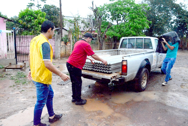 En CDE distribuyeron 1.900 chapas a los damnificados por temporal