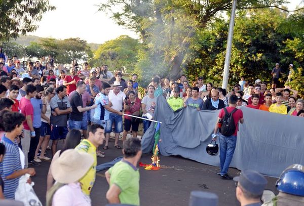 Hay campaña de firmas para prohibir nueva Marcha LGBT, según concejala departamental de Alto Paraná - La Primera Mañana - ABC Color