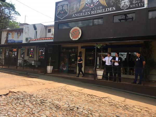 Notifican a concejal departamental para despejar vereda