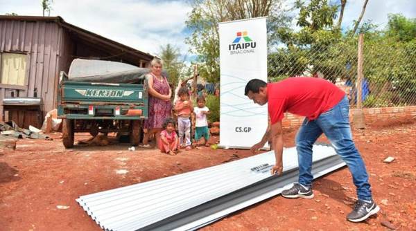 ITAIPU entregó chapas y colchones a más de 400 familias afectadas por temporal en Alto Paraná