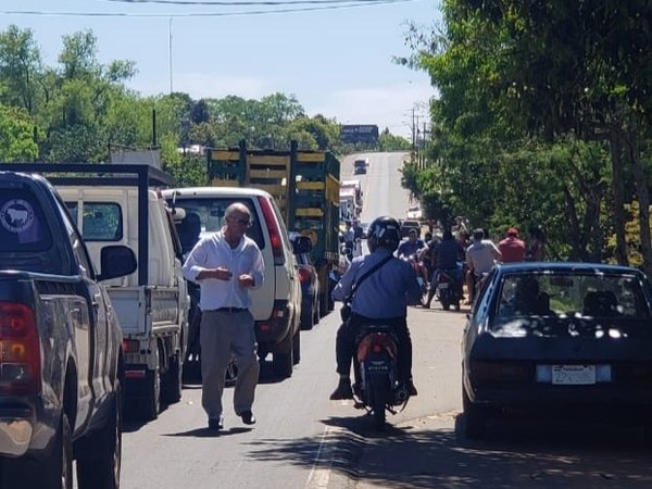 San Ignacio; manifestación con cierre de ruta contra intento de tercerización - Digital Misiones