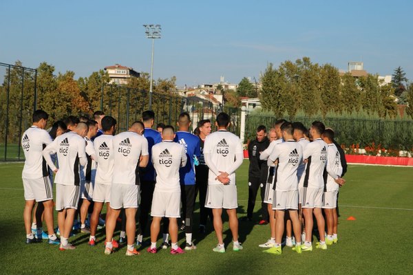 La Albirroja entrenó con plantel completo