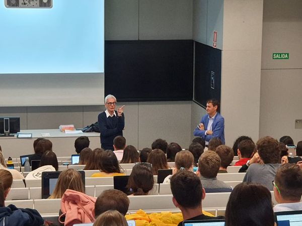 José Daniel Nasta realizó conferencias, en la Universidad de Navarra - Empresariales - ABC Color